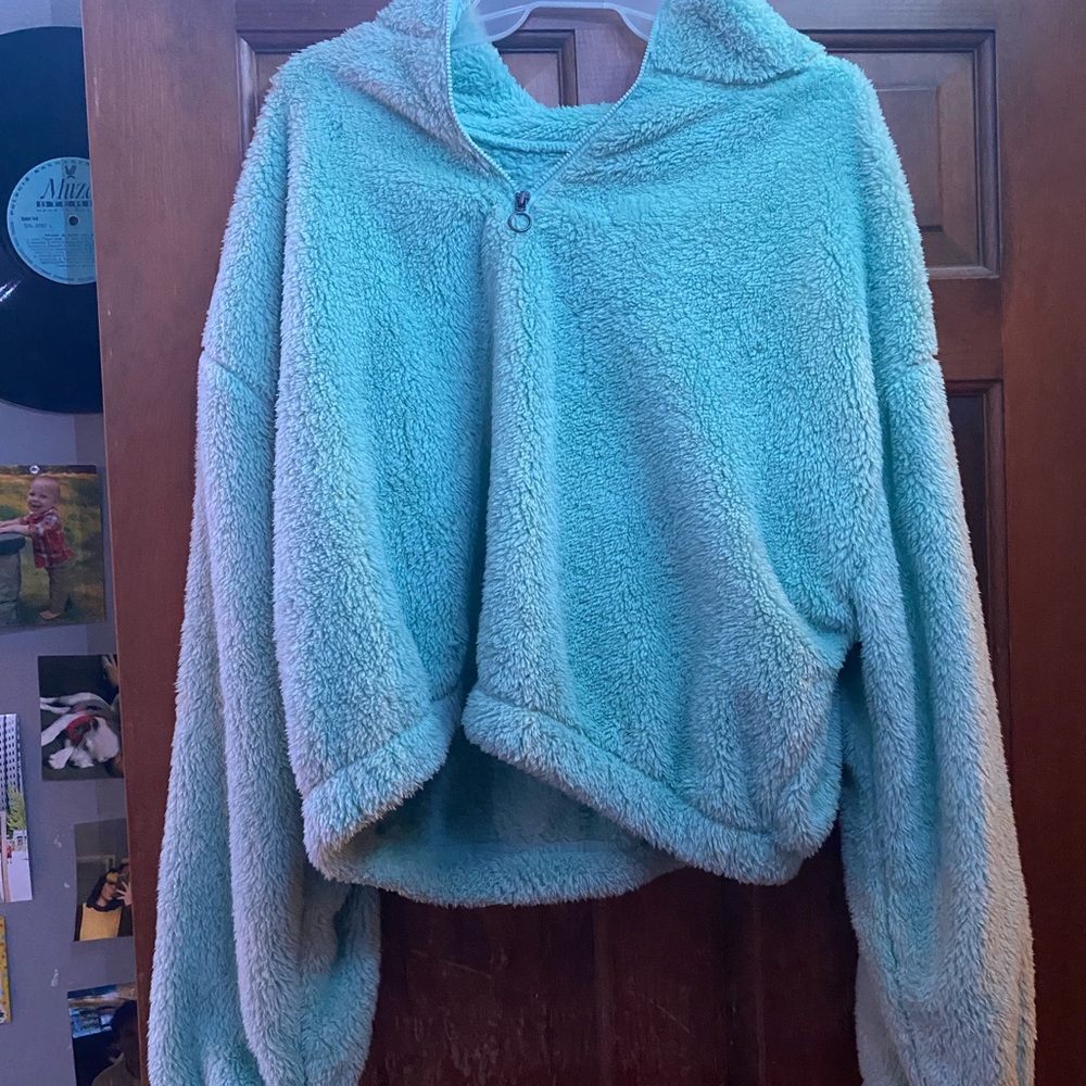 SO brand long sleeve cropped sweatshirt